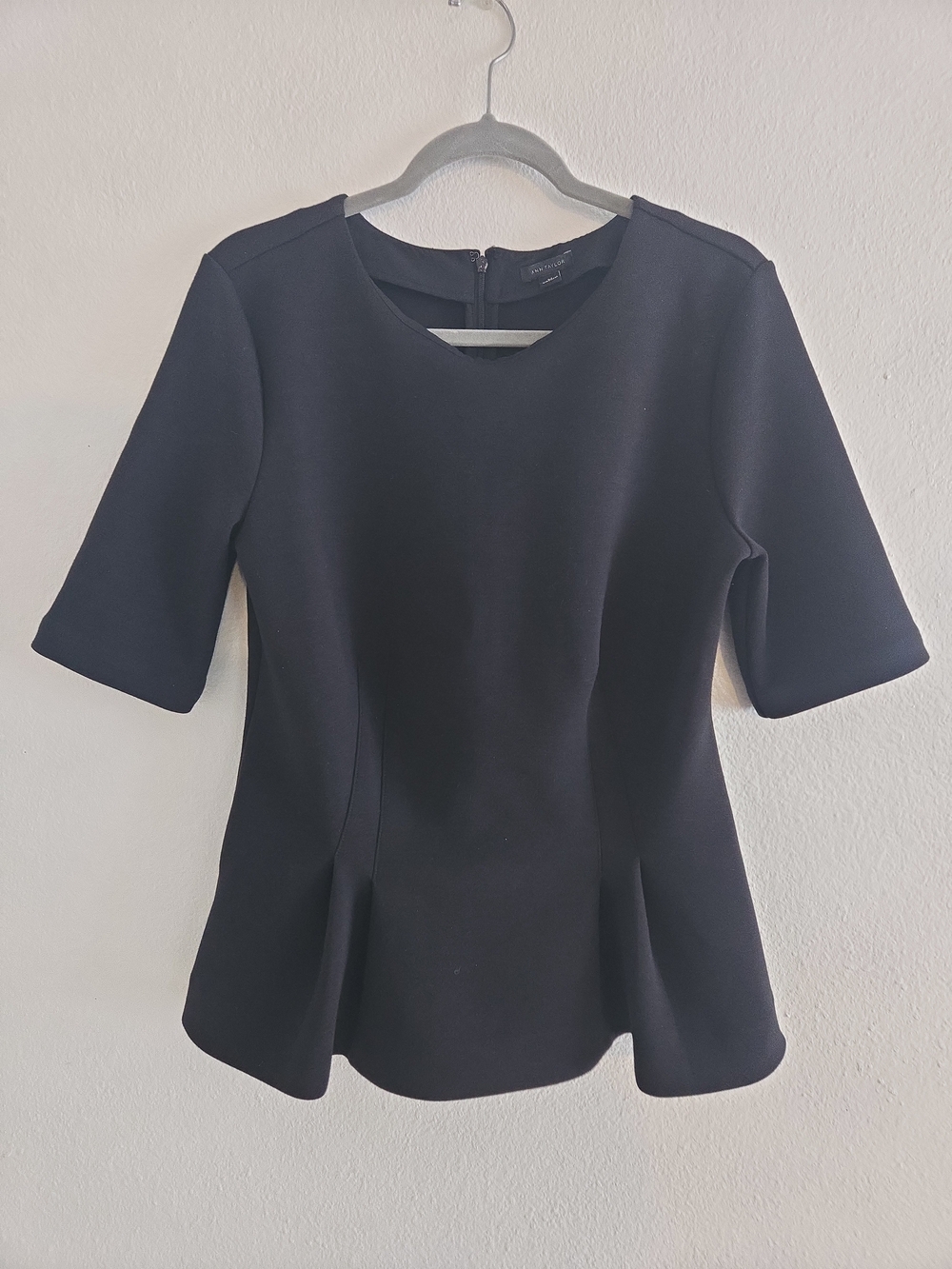 Ann Taylor Women's Large Blue Sleeveless Blouse